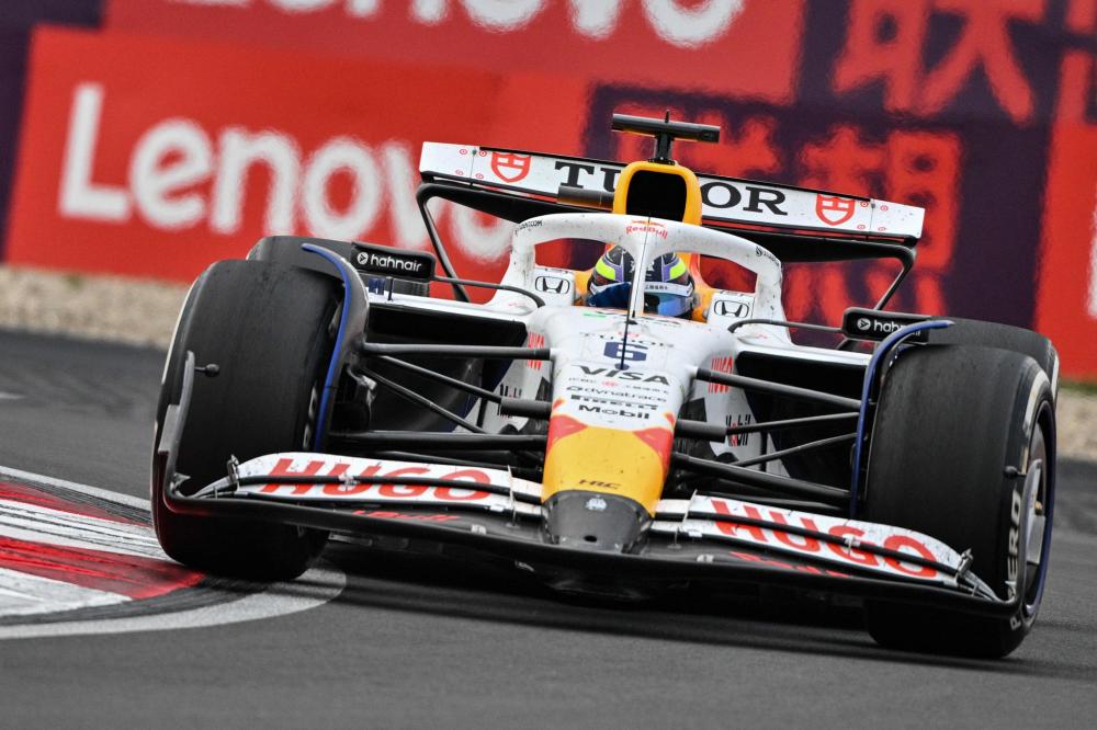 武汉三镇球员邓涵文离队加盟云南玉昆，结束本赛季征程。